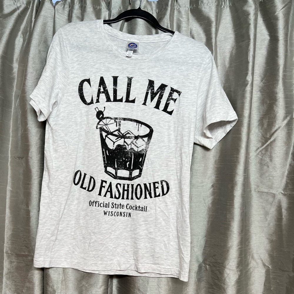 Brew City Souvenir T-shirt “call me old fashioned” cocktail Wisconsin medium